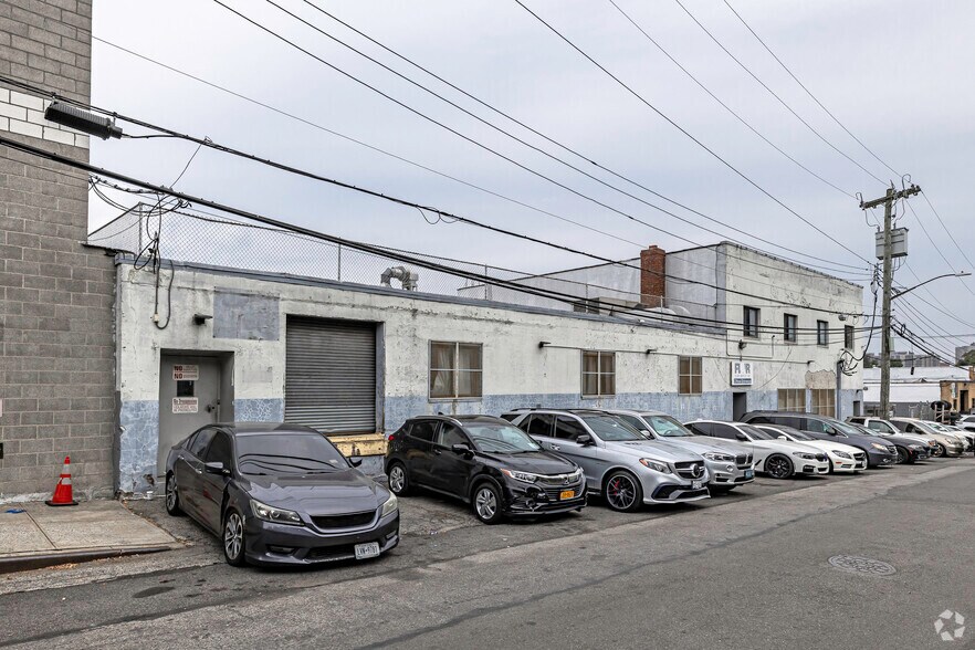 More Photos Of 3920 Merritt Ave, Bronx Warehouse For Lease