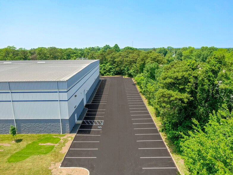 More Photos Of 145 Candlewood Rd, Bay Shore Warehouse For Lease