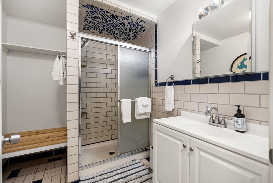 More Photos Of 501 N 4th Ave, Sandpoint Hotel For Sale