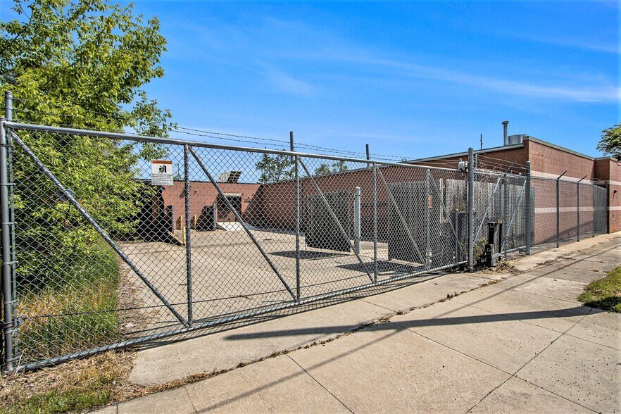 More Photos Of 1206 E Crosstown Pky, Kalamazoo Manufacturing For Lease