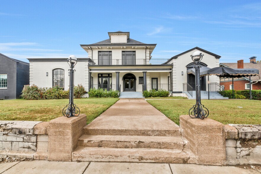 Primary Photo Of 904 Gallatin Ave, Nashville General Retail For Sale