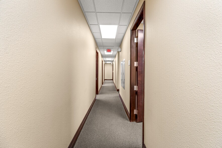 More Photos Of 7836 W Sahara Ave, Las Vegas Office For Sale