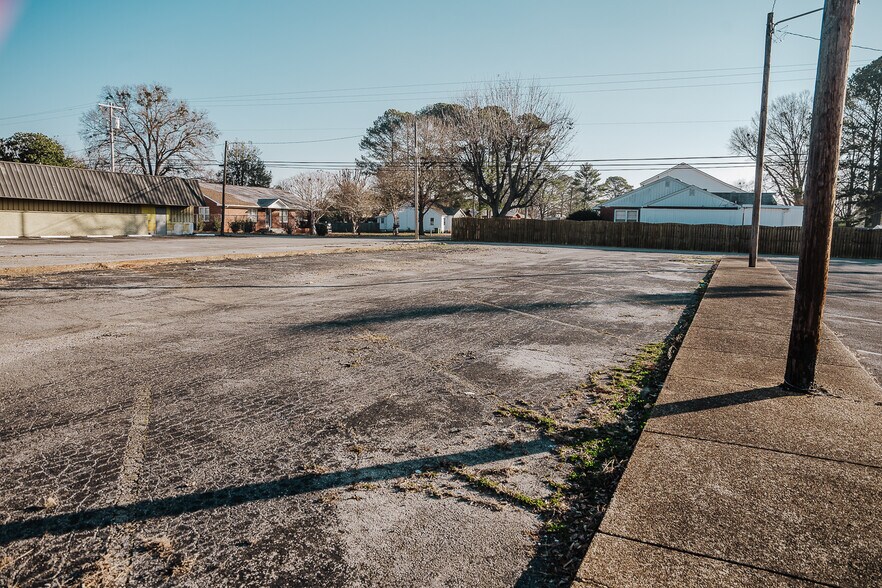 More Photos Of 709-713 Woodward Ave, Muscle Shoals Freestanding For Sale