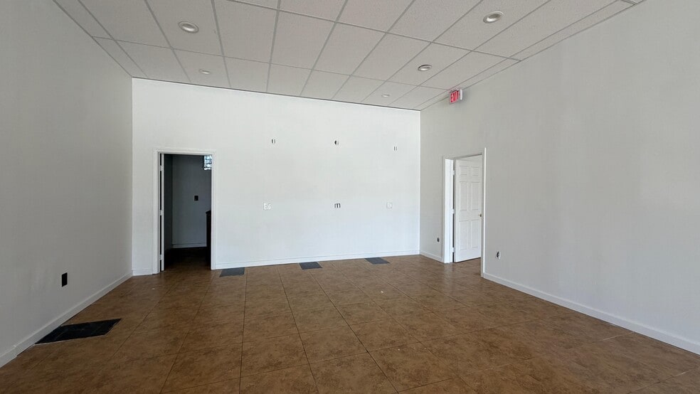 More Photos Of 560 El Cajon Blvd, El Cajon Storefront For Lease
