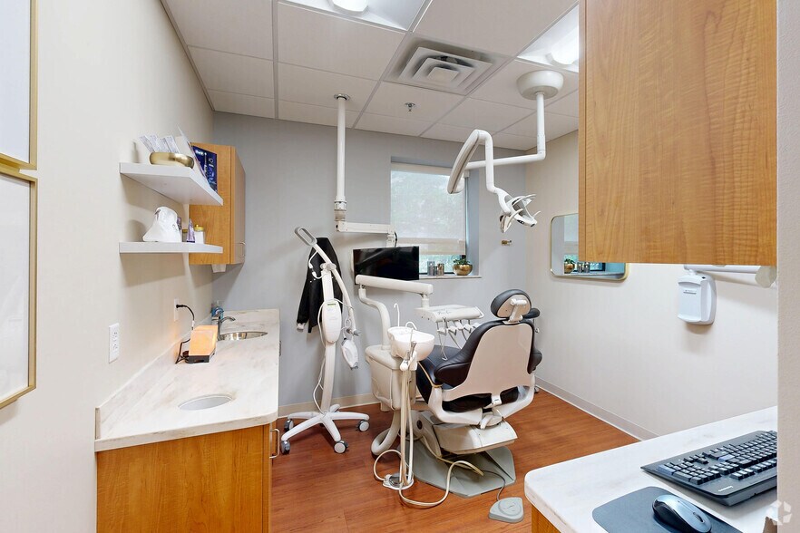 More Photos Of 555 Kinderkamack Rd, Oradell Medical For Sale