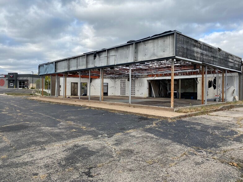 More Photos Of 5020 N Main St, Dayton Auto Repair For Sale