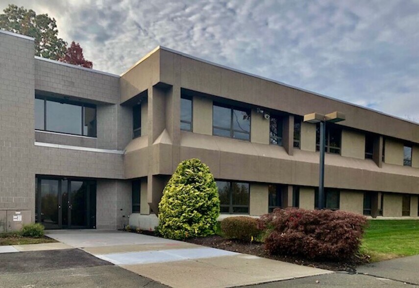 More Photos Of 14 Commerce Rd, Newtown Office For Lease