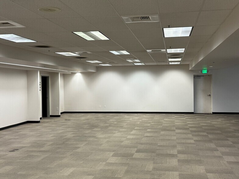 More Photos Of 7728 Wilbur Way, Sacramento Warehouse For Lease