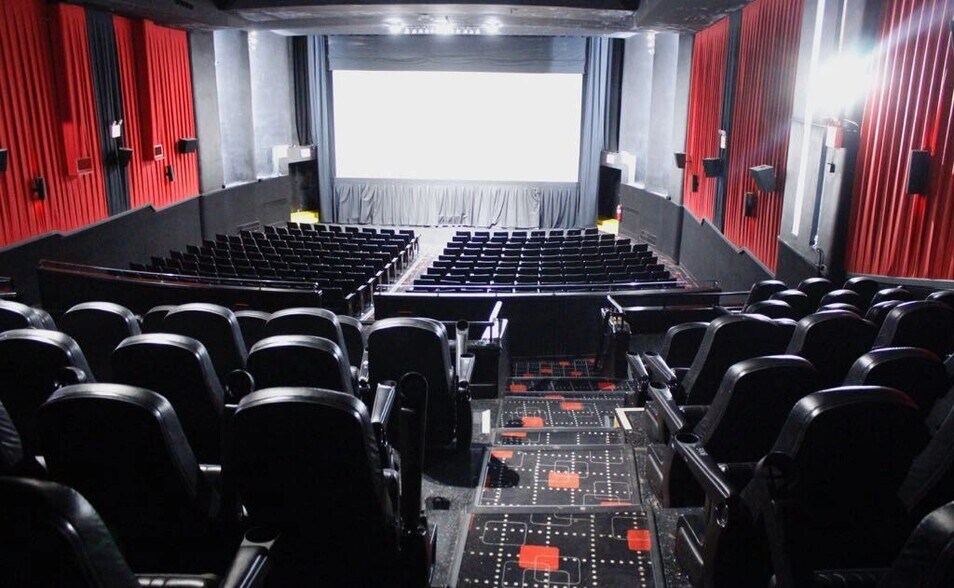 More Photos Of 6827 Fresh Meadow Ln, Fresh Meadows General Retail For Lease