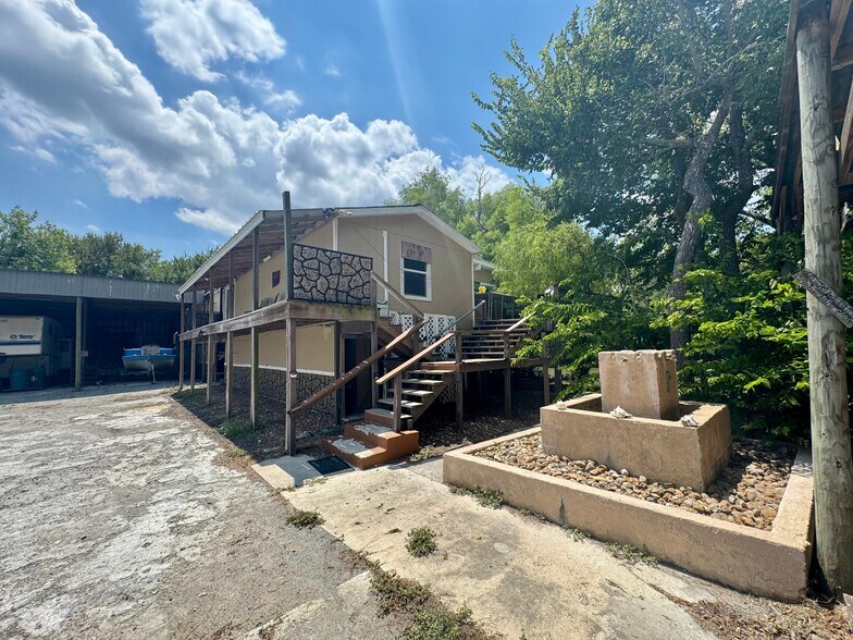 More Photos Of 2031 Guadalupe River Dr, Tivoli Trailer Camper Park For Sale