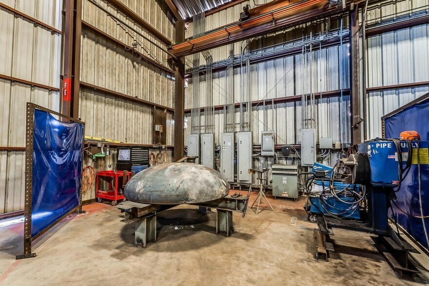 More Photos Of 520 Tradeway Dr, Mineral Wells Warehouse For Sale