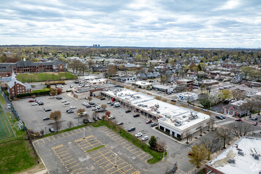More Photos Of 961-1029 Port Washington Blvd, Port Washington General Retail For Lease