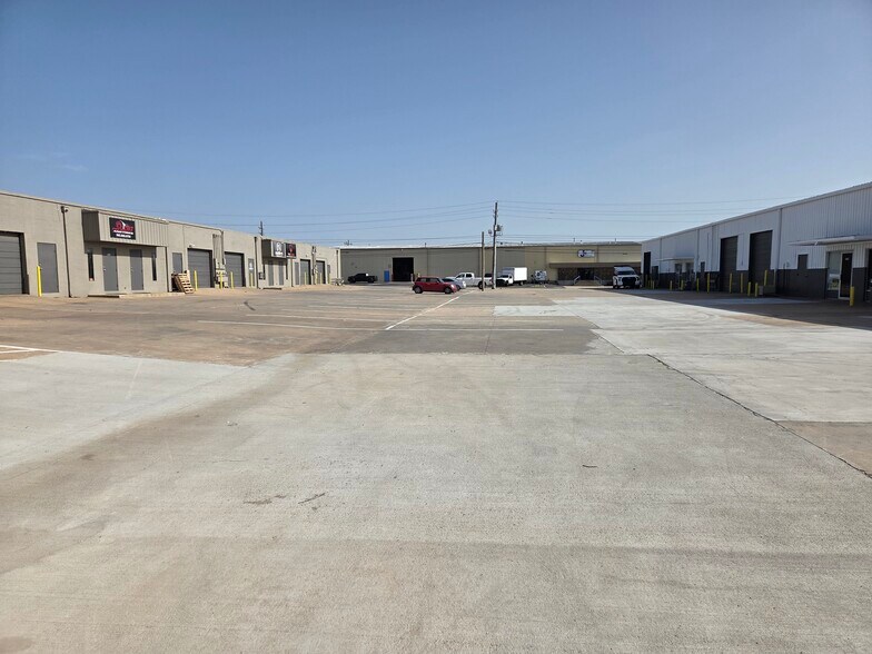 More Photos Of 9714-9748 E 55th Pl, Tulsa Light Manufacturing For Lease