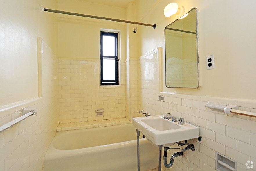 More Photos Of 135 S 20th St, Philadelphia Apartments For Lease