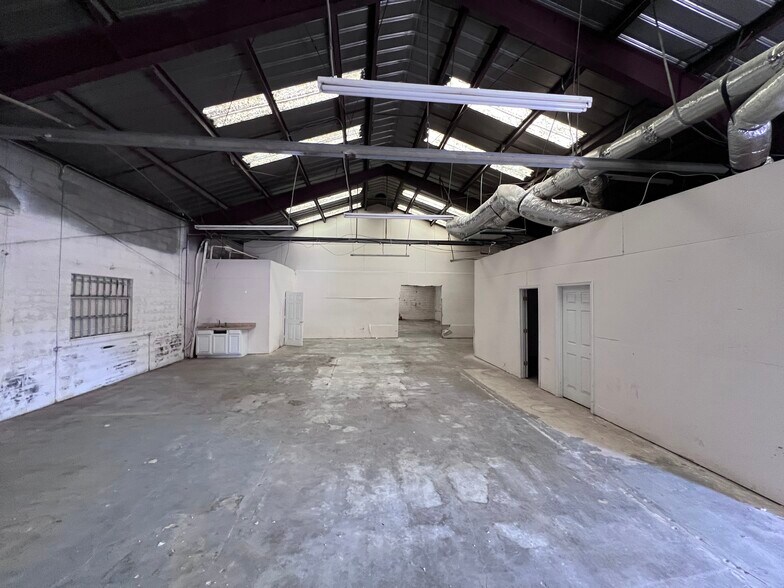 More Photos Of 3 Base St, West Columbia Flex For Lease