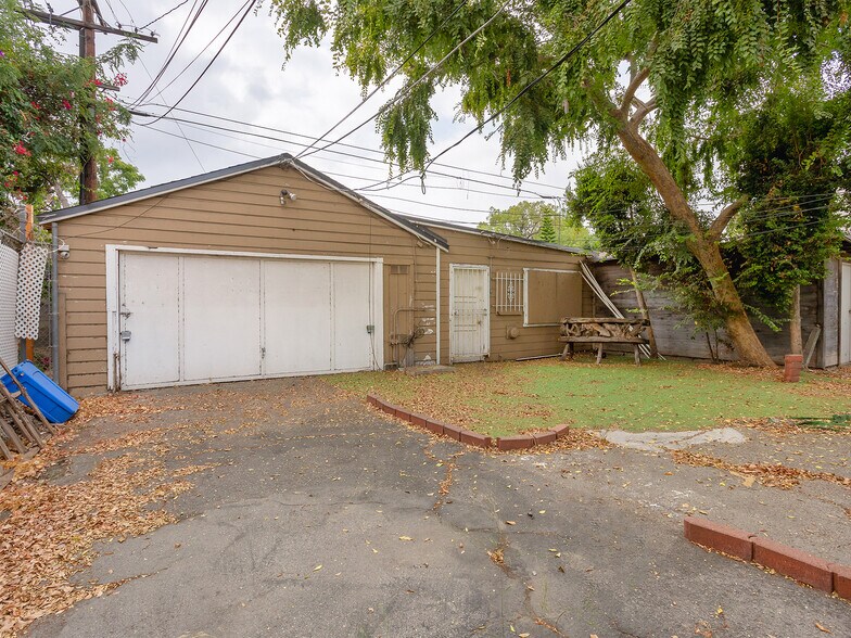 More Photos Of 10746 Magnolia Blvd, North Hollywood Medical For Sale