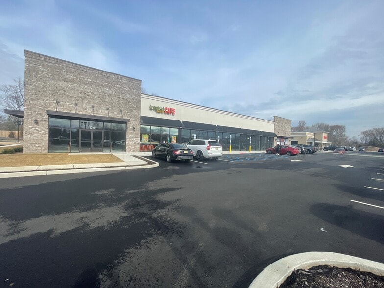 Primary Photo Of 3301 US Highway 9, Freehold Unknown For Lease