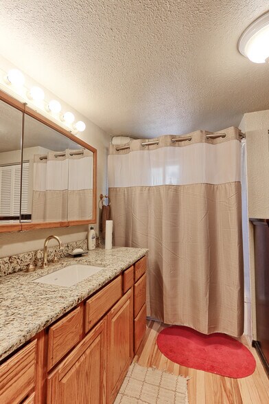 More Photos Of 30200 Highway 72, Golden Service Station For Sale