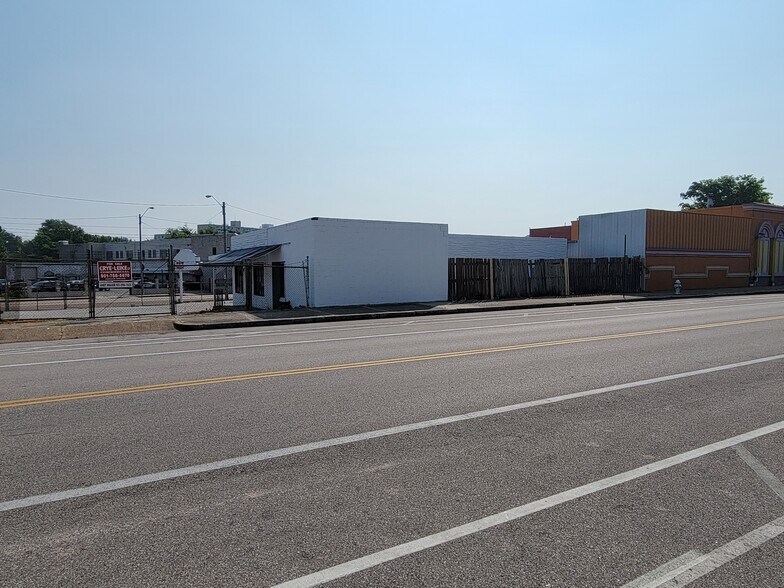 More Photos Of 619 Madison Ave, Memphis Freestanding For Sale