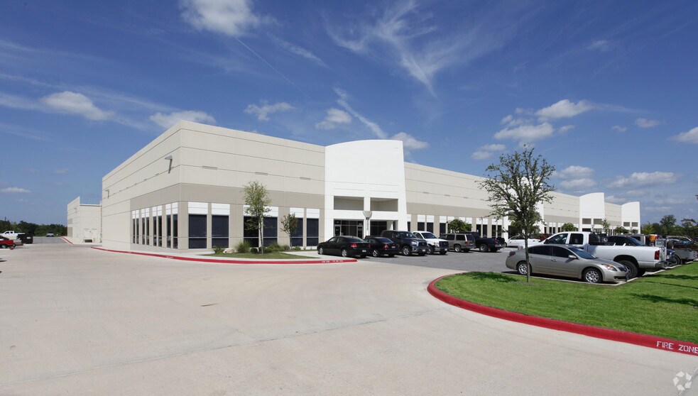 More Photos Of 1340 Airport Commerce Dr, Austin Warehouse For Lease