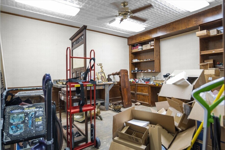 More Photos Of 117 E Lufkin Ave, Lufkin General Retail For Sale