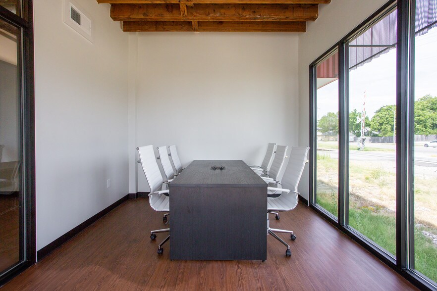 More Photos Of 1800 W Bowie St, Fort Worth Loft Creative Space For Lease