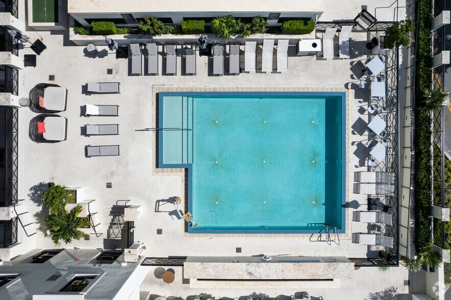 More Photos Of 1350 S Dixie Hwy, Coral Gables Hotel For Lease