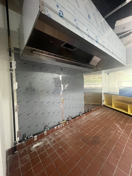 More Photos Of 660 Indian Trail Rd, Lilburn Unknown For Lease