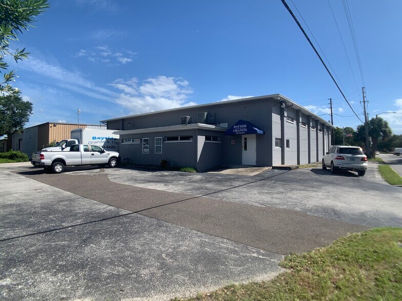 Primary Photo Of 3199 22nd Ave N, Saint Petersburg Showroom For Lease