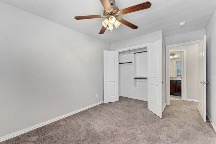 More Photos Of 2755 W Kilimanjaro Way, Rogers Multifamily For Sale