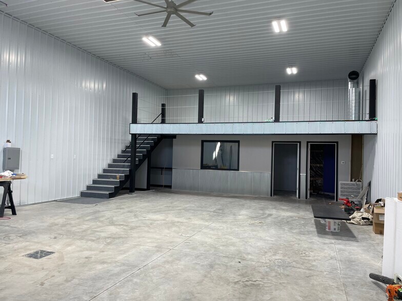 More Photos Of 900 W 25th St, South Sioux City Warehouse For Lease