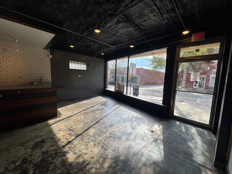 More Photos Of 10 SW 3rd St, Lee's Summit Freestanding For Sale