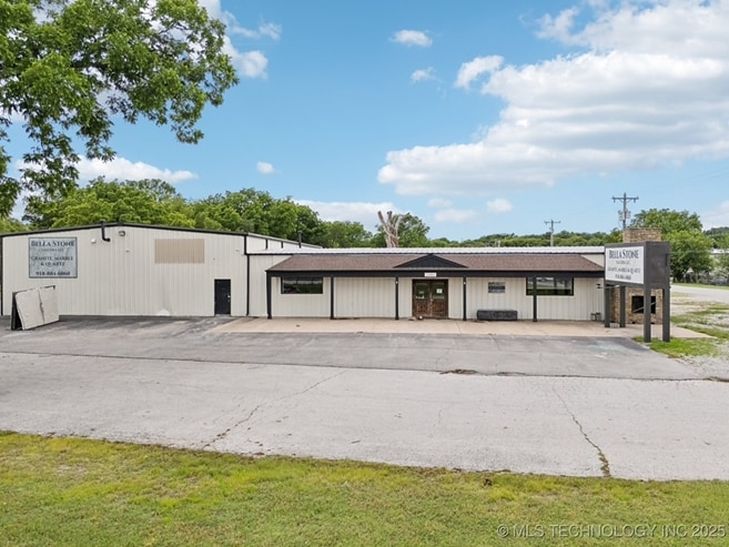 Primary Photo Of 13802 S Union Pl, Glenpool Freestanding For Sale