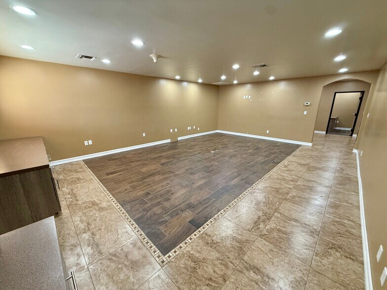 More Photos Of 1280 Rockpebble Ave, North Las Vegas Light Manufacturing For Lease