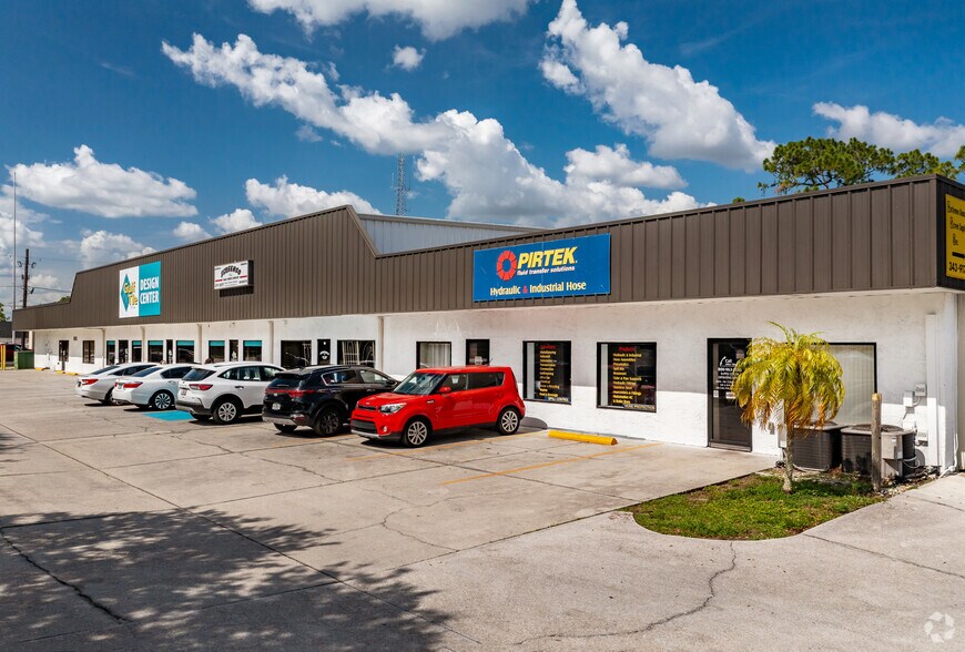 More Photos Of 1575 Cattlemen Rd, Sarasota Showroom For Lease