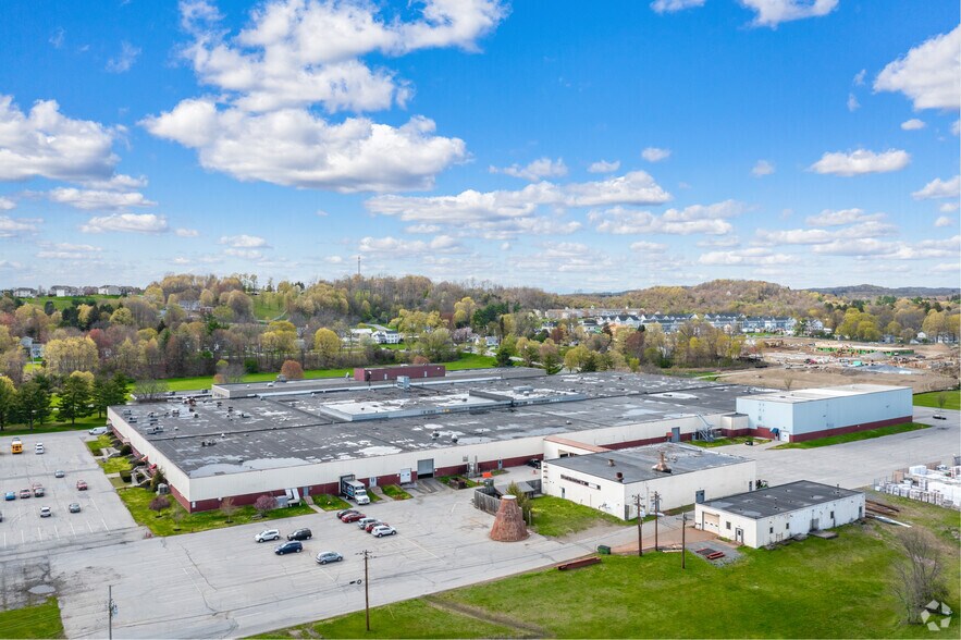 More Photos Of 900 Dutchess Tpke, Poughkeepsie Warehouse For Lease
