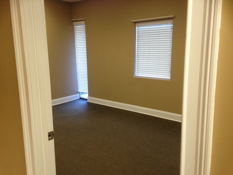 More Photos Of 8930 Cross Park Dr, Knoxville Office For Lease