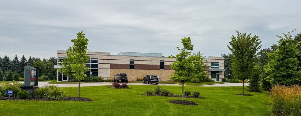 Primary Photo Of W245N5604 S Corporate Cir, Sussex Flex For Sale