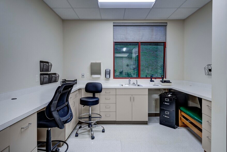 More Photos Of 1242 W Shipley Ferry Rd, Kingsport Medical For Sale