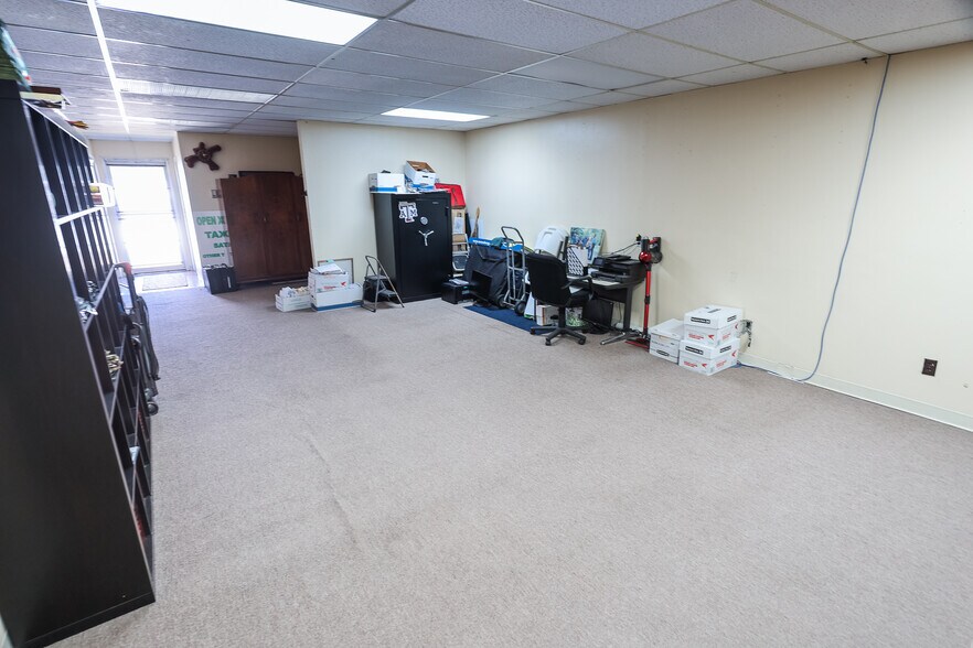 More Photos Of 3110 Gilmer Rd, Longview Office For Sale