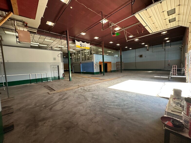 More Photos Of 1220 Mark St, Bensenville Warehouse For Lease