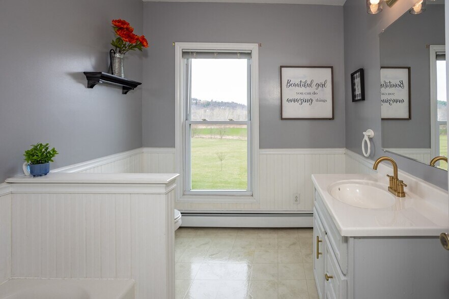 More Photos Of 211 Hanks Rd, Troy Hospitality For Sale