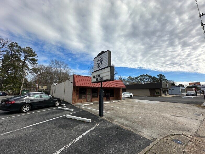 More Photos Of 10606 Warwick Blvd, Newport News General Retail For Sale