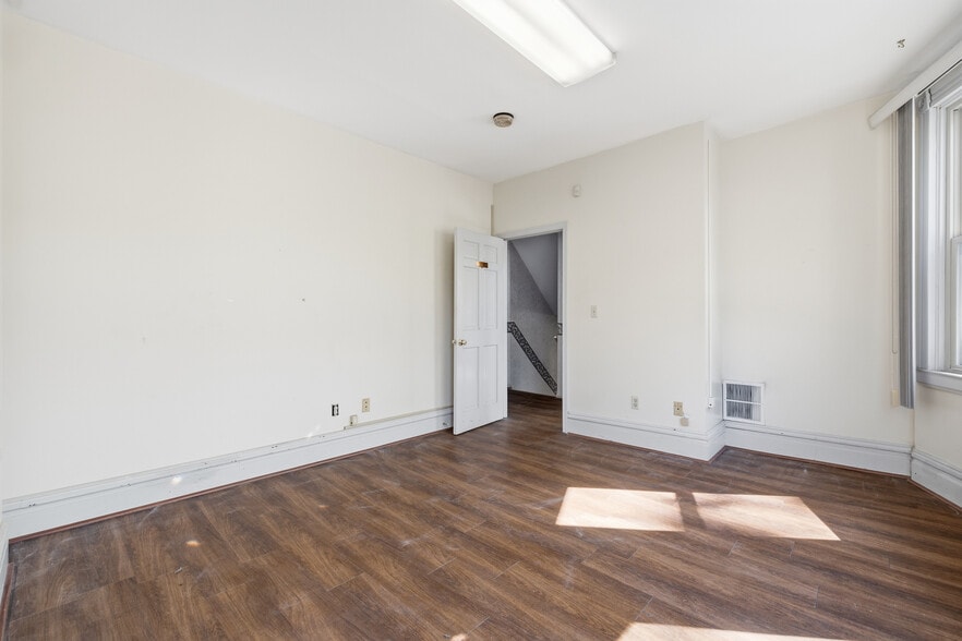 More Photos Of 101 W 9th Ave, Homestead Office For Sale