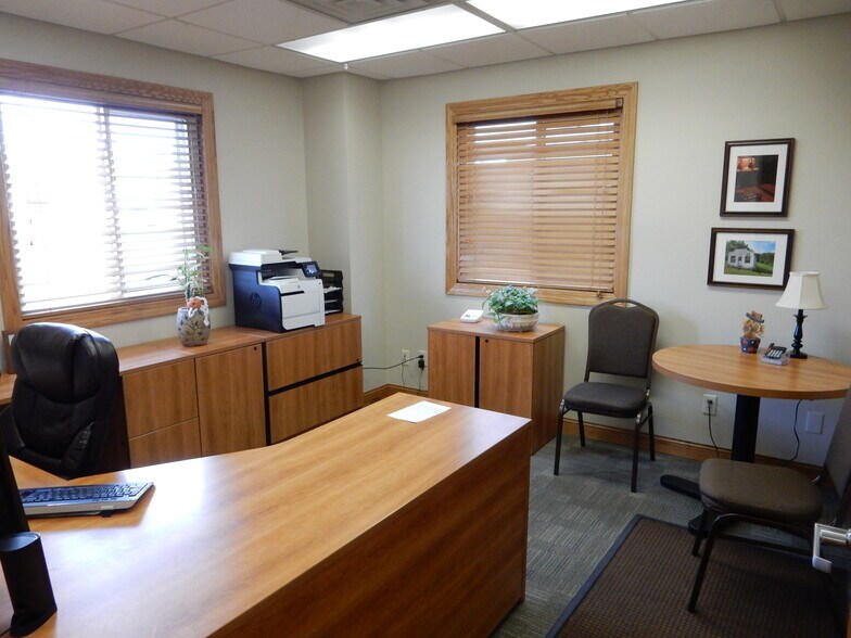 More Photos Of 120 Bentley Ct, Findlay Warehouse For Lease