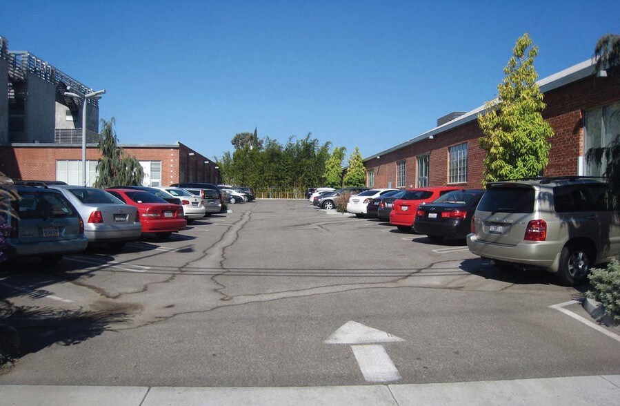More Photos Of 3501-3505 Hayden Ave, Culver City Office For Lease