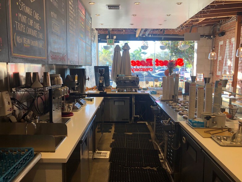 More Photos Of 7563-7565 Beverly Blvd, Los Angeles Restaurant For Lease