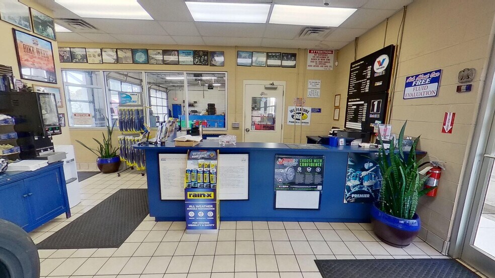 More Photos Of 2708 Trademark Dr, Wilmington Auto Repair For Sale