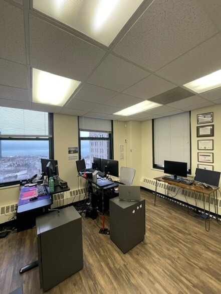 More Photos Of 111 N Wabash Ave, Chicago Office For Sale