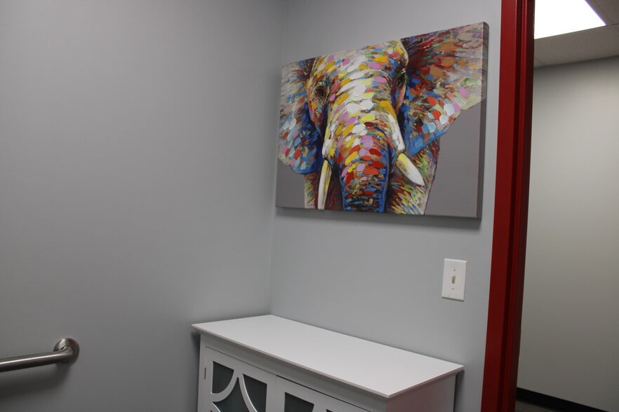 More Photos Of 6456 Cunningham Rd, Houston Industrial For Lease